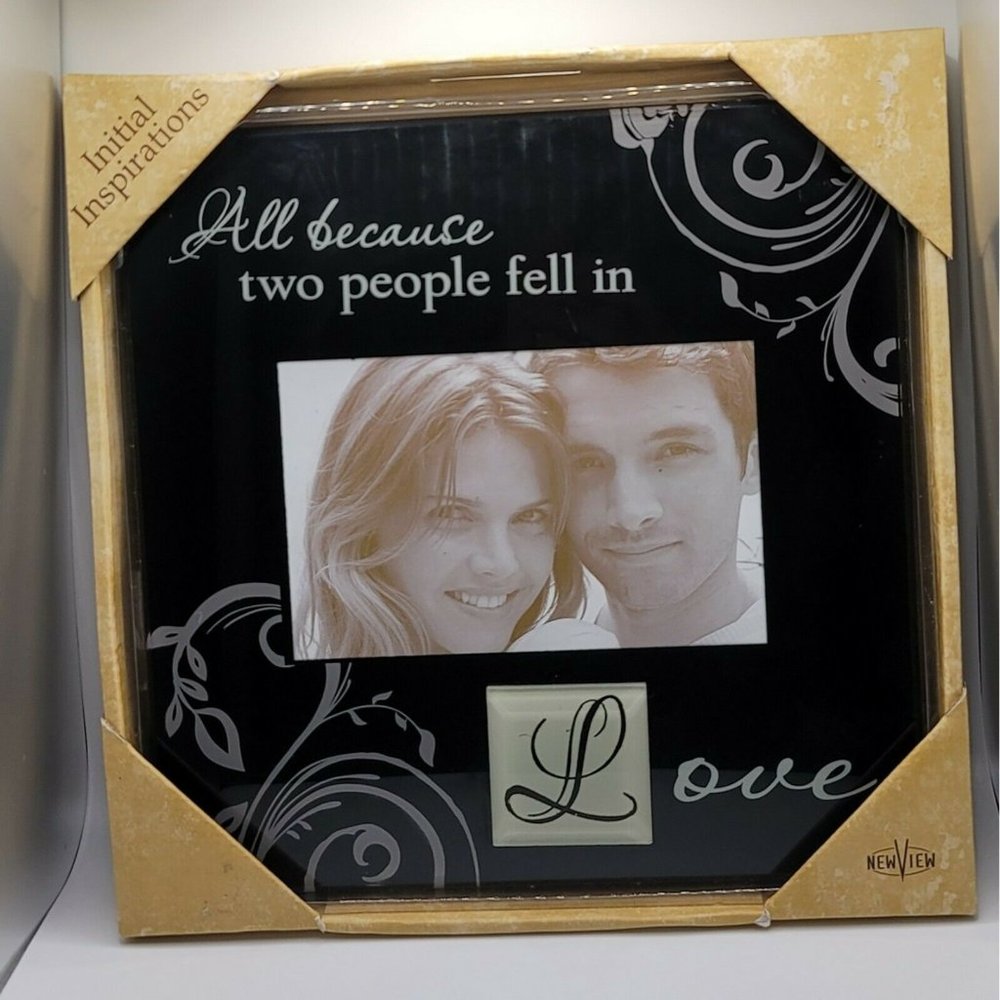 6x4 Photo Glass Frame with Raised Initial Textured Home Decor